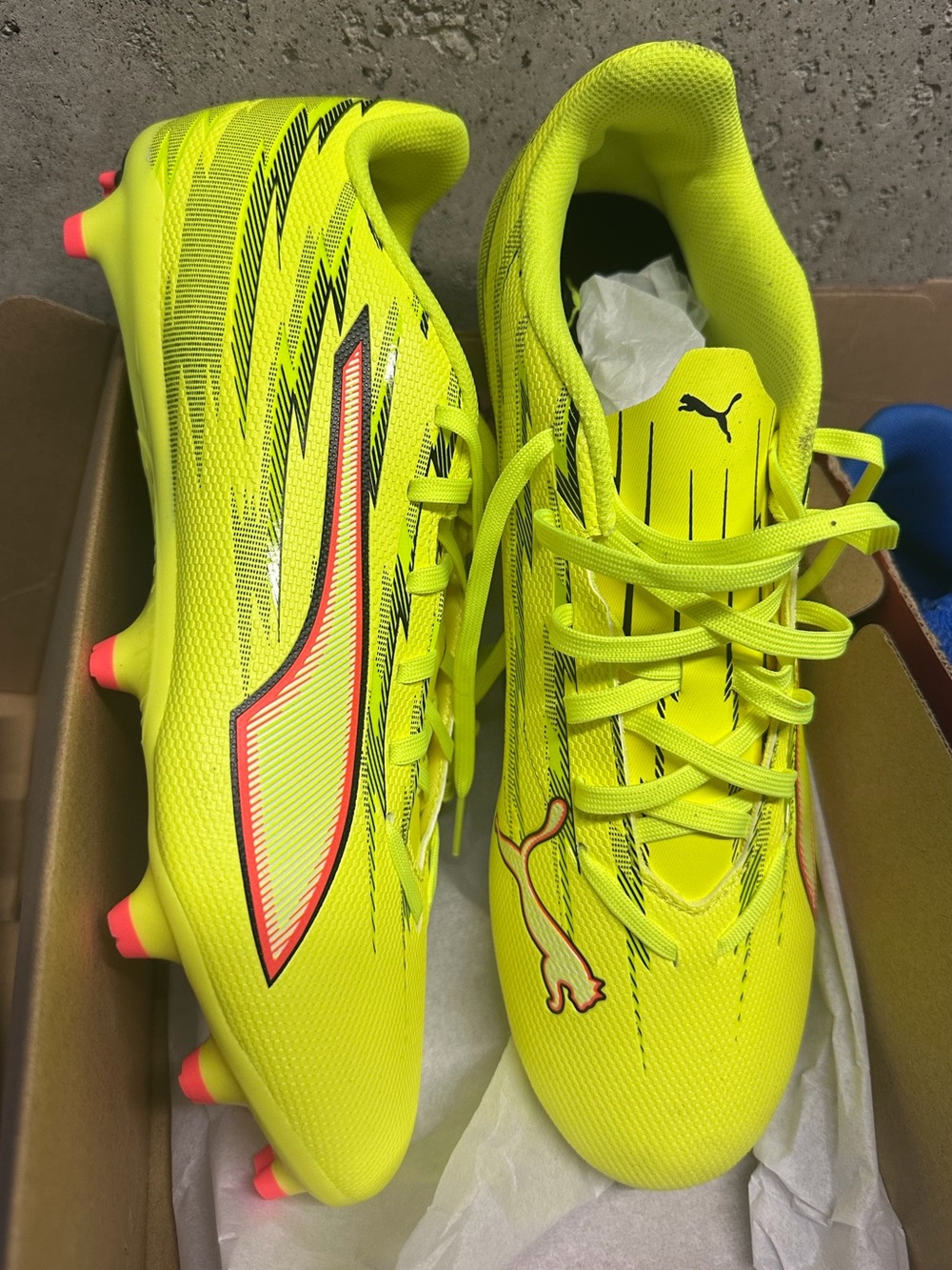 Puma Mens 10.5 Soccer Cleats - Lightweight Performance